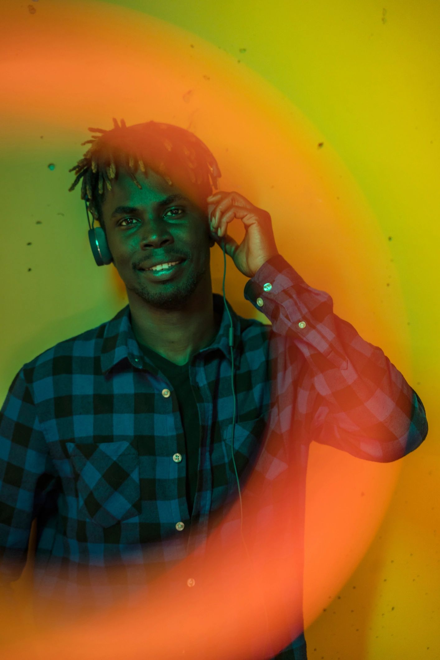 Portrait representing the podcast host